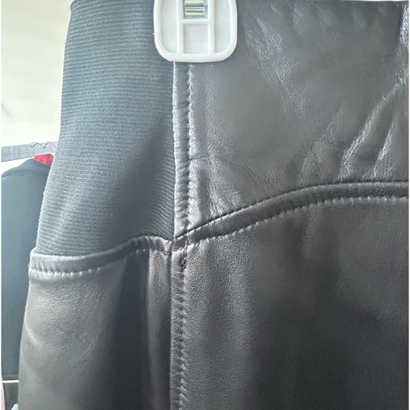 Black authentic size 10 DANIER leather skirt - Picture 3 of 4